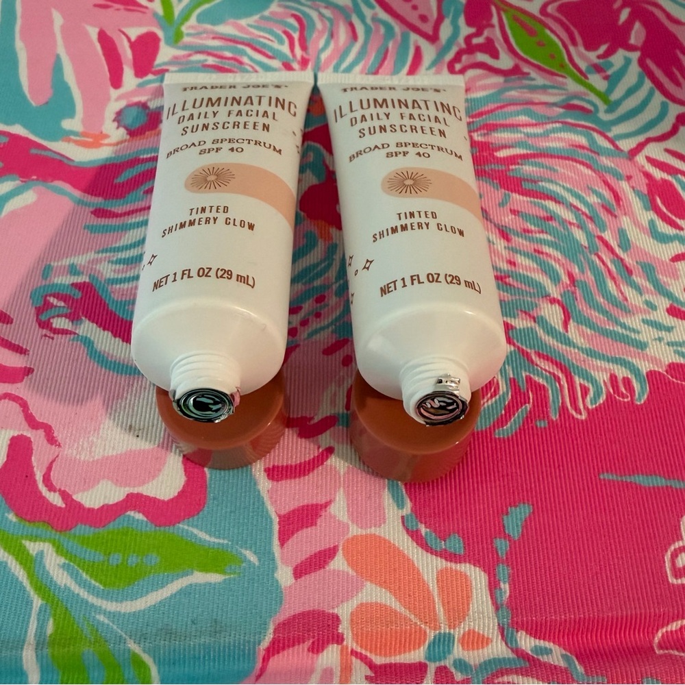 NEW, SEALED Trader Joe's Illuminating Daily Facial Sunscreen SPF 40 1oz x2 - Picture 4 of 6